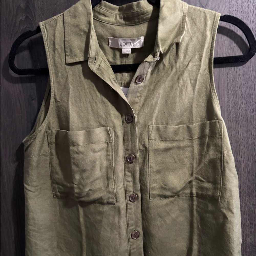 LOFT Green Sleeveless Button-Down Shirt